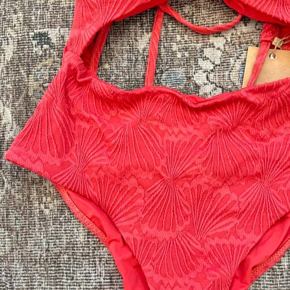 Berlook Red Pink Textured Seashell Cutout One Piece Swim Size M NWT - Picture 5 of 7